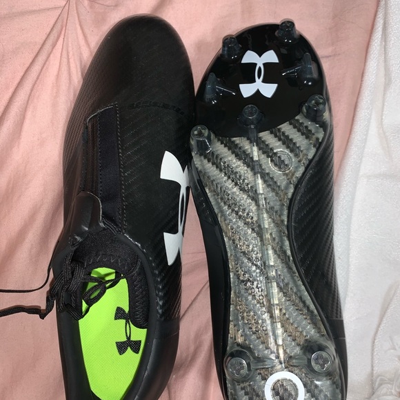 New women’s soccer cleat. Under armor - Picture 3 of 3